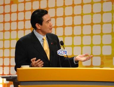 台媒民调双英辩:马英九大胜 罕见地咄咄逼人(组图)